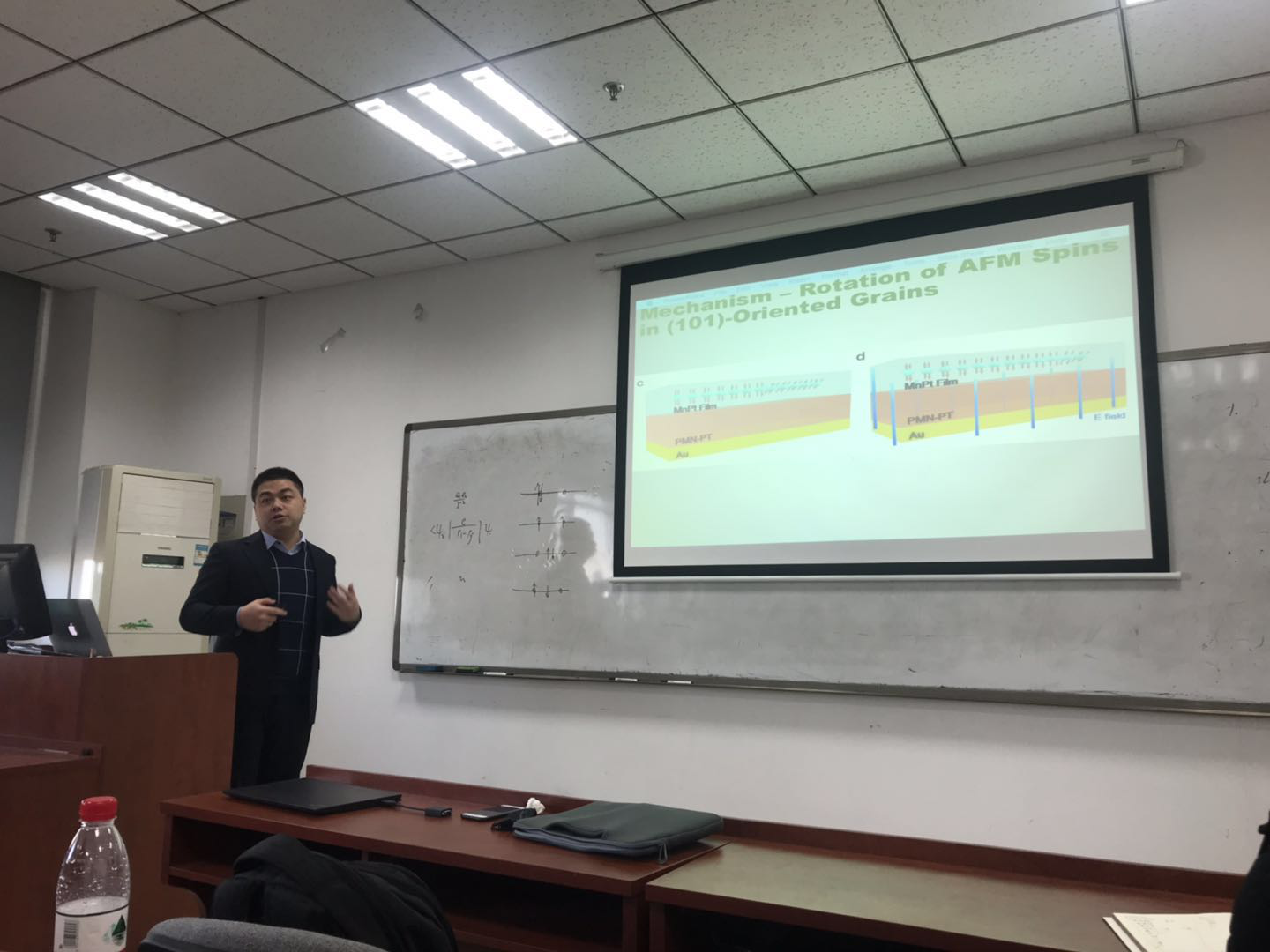 北京航空航天大学刘知琪教授访问物理学院